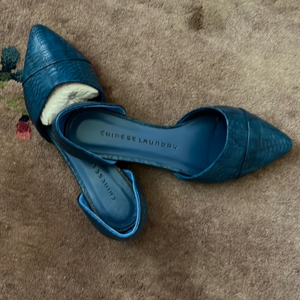 worn twice— like new flats leather uppers man made material inside